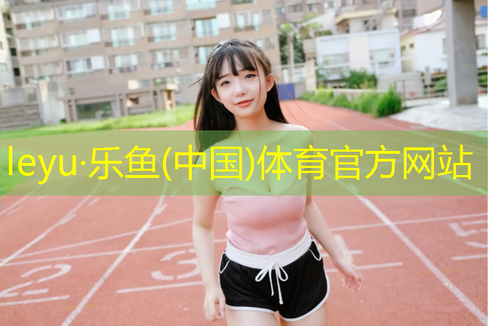 体育馆人员修网球网
